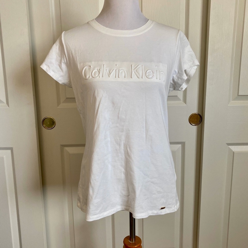 Calvin Klein Embossed Logo White‎ T-Shirt Size Medium Chic Slinky EUC